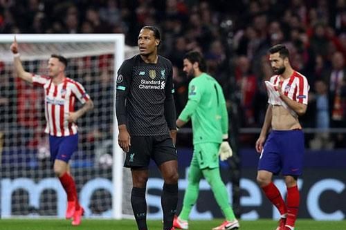 Sao Liverpool tố cầu thủ Atletico giàu thủ đoạn, giỏi ngã vờ
