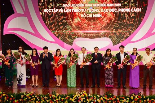 Những vấn đề cần quan tâm trong học tập và làm theo Bác năm 2020