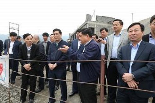 Bộ trưởng Bộ Kế hoạch và Đầu tư kiểm tra dự án hồ thủy lợi ngòi Giành