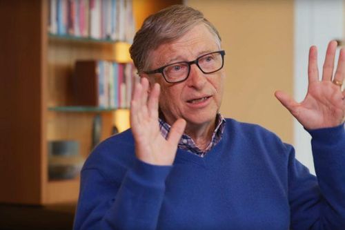 Tỷ phú Bill Gates vừa sở hữu Porsche Taycan, chia sẻ ngay điều bất tiện nhất của ô tô điện