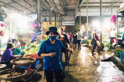 Nhọc nhằn nơi chợ đêm nông sản