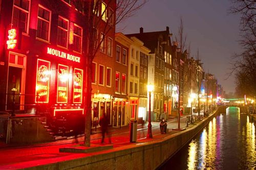 Amsterdam tính dời phố đèn đỏ vào trong nhà, lập 'trung tâm tình dục'