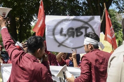 Nhà nghỉ ở Bali lao đao vì đạo luật hà khắc với du khách LGBT