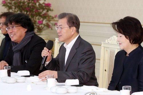 Đoàn làm phim 'Ký sinh trùng' gặp gỡ Tổng thống Hàn Quốc