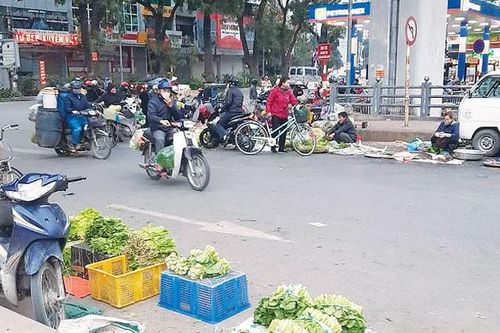 Chợ cóc trên mặt cầu