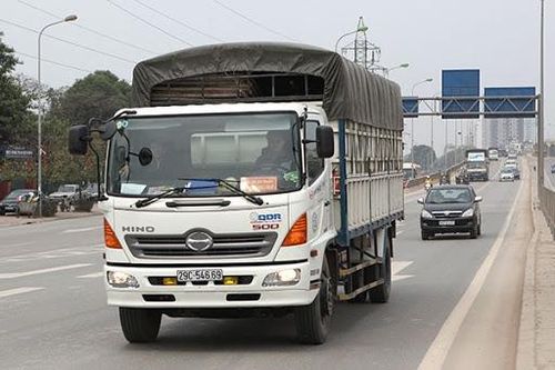 Xe tải có được giữ lại phù hiệu cũ cho đến khi dán phù hiệu mới?