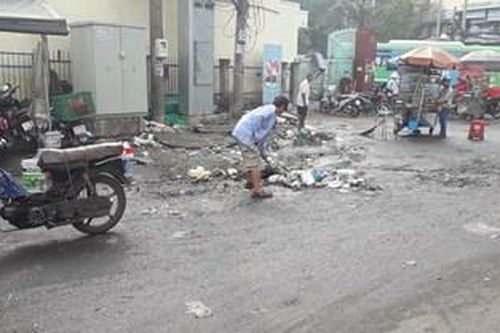 Nhếch nhác trước bến xe Chợ Lớn