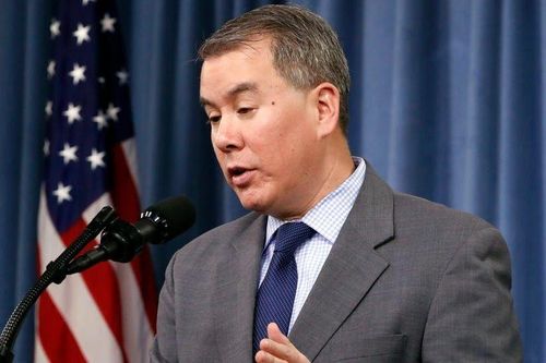 'Dính' đến bê bối Ukraine, Tổng thống Trump yêu cầu Thứ trưởng Quốc phòng Mỹ từ chức