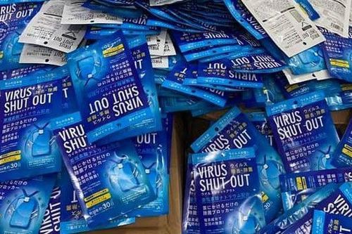 Phát hiện 300 'thẻ diệt virus' nhập lậu tại cổng chợ thuốc Hapulico