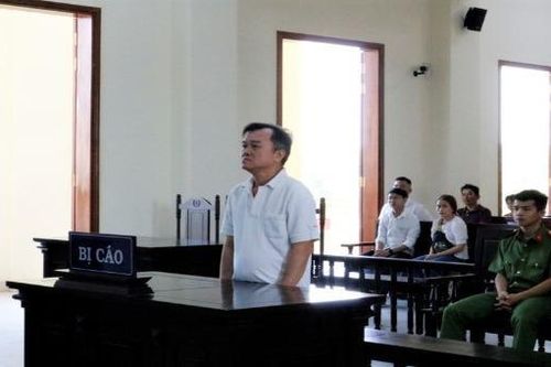 Tiêu thụ đồ gian, cựu công an hầu tòa