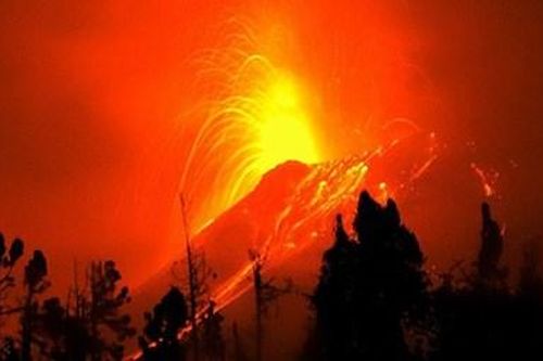 Núi lửa 'Cổng địa ngục' phun trào suốt 20 năm ở Ecuador có nguy cơ sụp đổ