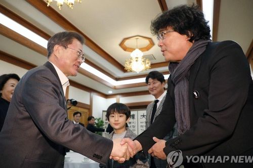 Dàn sao 'Ký sinh trùng' được tổng thống Moon Jae In vinh danh tại Nhà Xanh