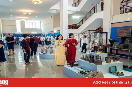 Khai mạc Trưng bày chuyên đề 'Tinh hoa sưu tập'