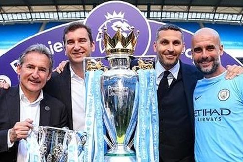 Giữa 'tâm bão', 'thánh Pep' bất ngờ làm CĐV Man City 'ấm lòng'