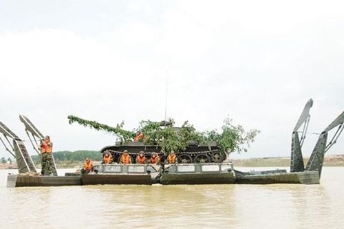 Mỗi cán bộ, đảng viên phải luôn tự soi, tự sửa