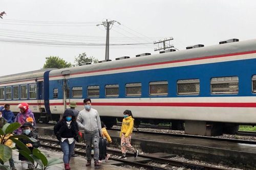 Hàng loạt chuyến tàu khách từ Hà Nội đi Vinh và Lào Cai, Yên Bái phải tạm dừng khai thác