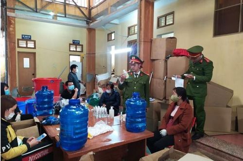 Coi chừng hàng phòng dịch giả
