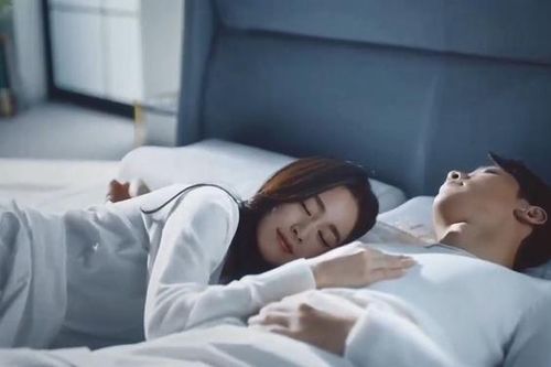 Bi Rain và Kim Tae Hee lần đầu có cảnh âu yếm