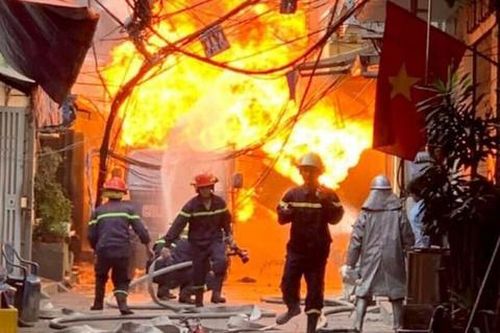 Cháy lớn tại công ty sản xuất đồ nhựa ở TP.HCM