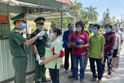 Long An: Kết hợp kiểm soát chặt chẽ với tuyên truyền phòng dịch