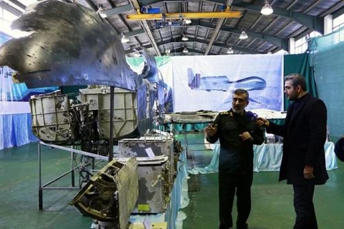 Iran trưng bày 'những gì còn lại' của UAV Mỹ bị nước này bắn hạ