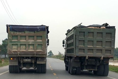 Tận thấy xe 'Hổ vồ' lộng hành trên quốc lộ 18