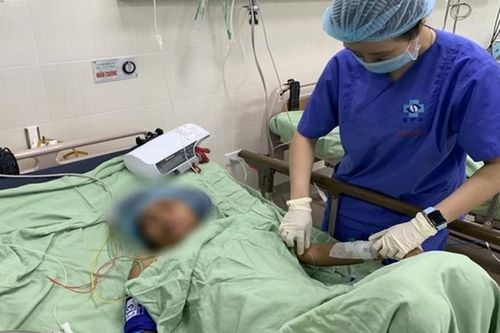 Sinh con tại nhà, một sản phụ ở Quảng Ngãi suýt chết