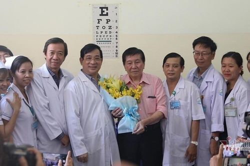 Thưởng nóng 2 bệnh viện điều trị khỏi cho 3 bệnh nhân nhiễm Covid-19
