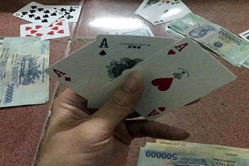 Trưởng phòng quản lý dự án ở Bắc Giang bị bắt trên chiếu bạc