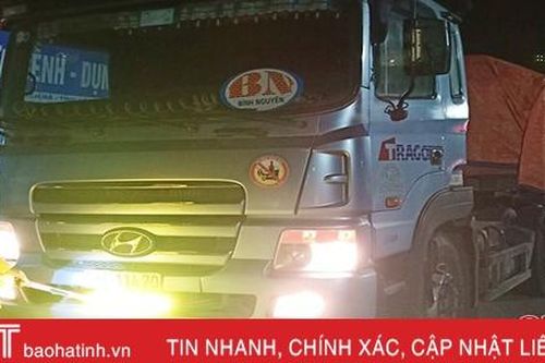 Bị CSGT Thạch Hà kiểm tra đèn trợ sáng, tài xế bỏ chạy nhưng không thoát