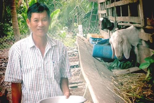 Làm giàu bằng mô hình nuôi dê, ếch, mỗi năm thu trên nửa tỷ đồng