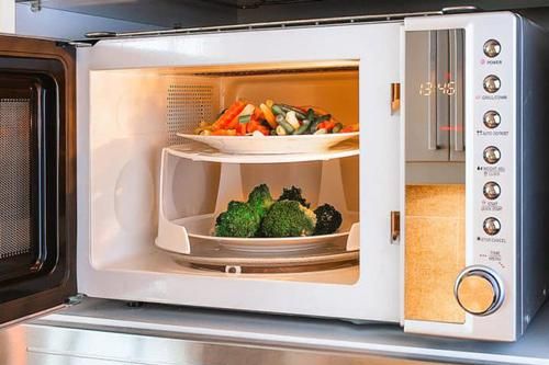 Thực phẩm chớ dại cho vào lò vi sóng kẻo ân hận mấy cũng muộn