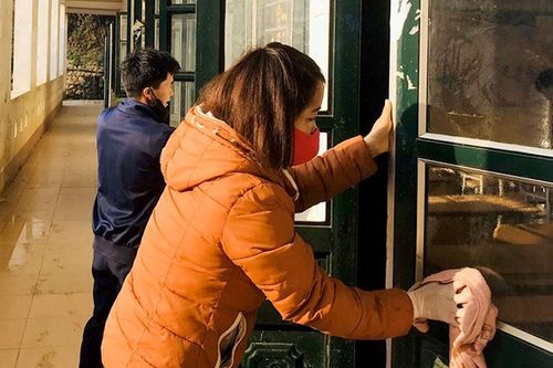 Vệ sinh trường lớp, đảm bảo sức khỏe học sinh trước dịch Covid-19