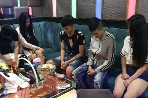 Phát hiện 31 đối tượng dương tính với chất ma túy tại quán karaoke Victory