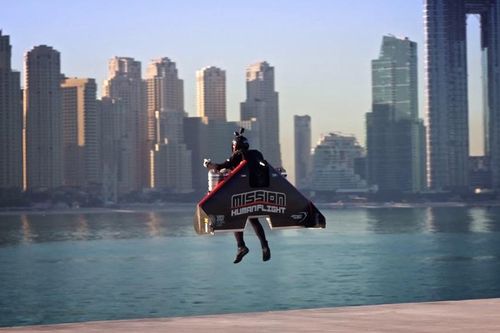 Bay quanh Dubai bằng bộ đồ phản lực