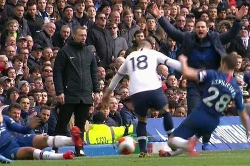 Trung tâm VAR thừa nhận sai lầm vì không đuổi học trò Mourinho