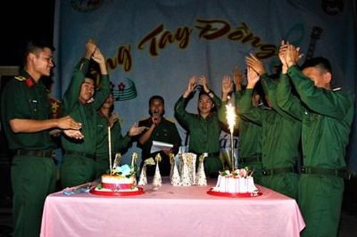 Lắng đọng 'Đêm vòng tay đồng đội'