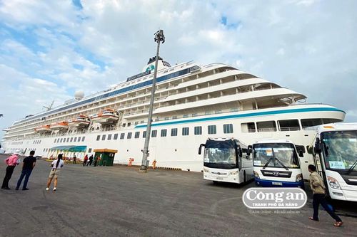 Khách Âu, Mỹ liên tục đến Đà Nẵng trên tàu biển hạng sang