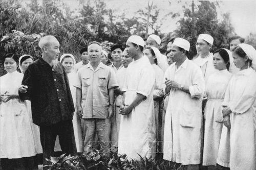 Chủ tịch Hồ Chí Minh với ngành y tế