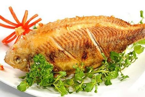 Muốn rán cá vàng giòn, chín đều thơm ngọt không sát chảo hãy cho thêm thứ này vào khi rán