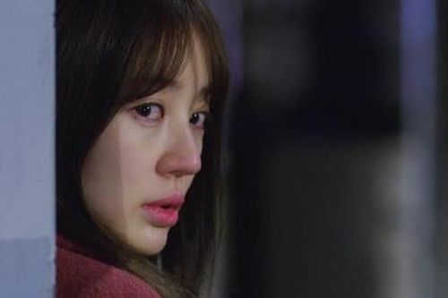 Nửa đêm, nghe lén được cuộc nói chuyện giữa chồng và em dâu, tôi 'chết sững' run rẩy đứng không vững