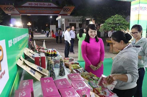 Các sản phẩm từ làng nghề, làng nghề truyền thống góp phần giữ gìn nét riêng của địa phương