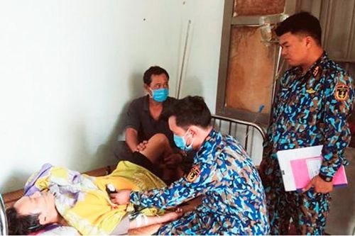 Đảo Sinh Tồn cấp cứu 1 ngư dân Khánh Hòa bị nạn khi lặn biển
