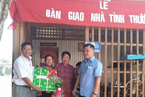 Bàn giao 3 nhà tình thương đến hộ nghèo tại Đồng Tháp