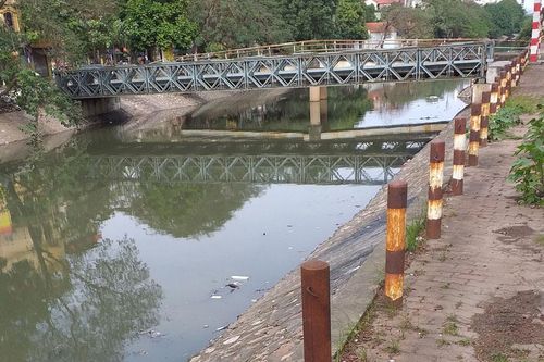 Nguy hiểm hàng rào dây xích sắt trơ cọc