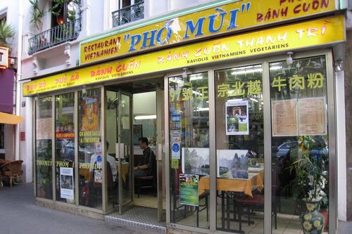 Trên đất Paris
