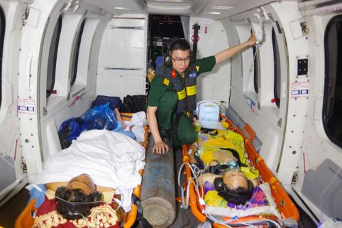 Trực thăng bay ra Trường Sa đưa ngư dân nguy kịch về đất liền