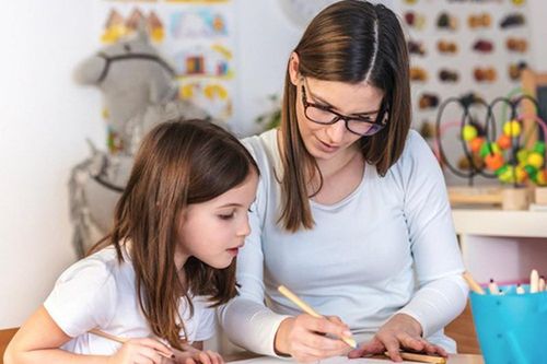 Con dậy thì quá sớm, cha mẹ nên làm gì?