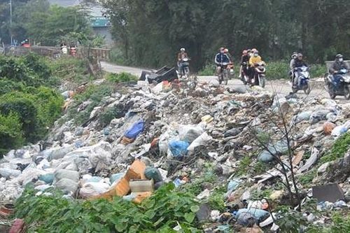 Nghệ An: Kinh hãi bãi rác tự phát gây ô nhiễm tại phường Vinh Tân