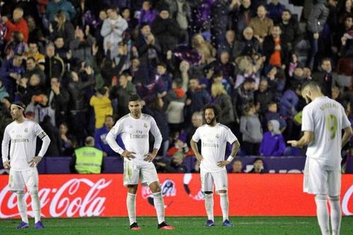 Real Madrid mất ngôi đầu vào tay Barca trước Siêu kinh điển